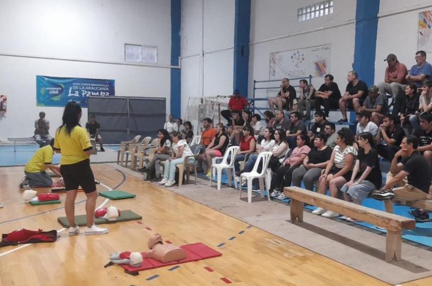 La capacitación fue para vecinos y personal de Salud y emergencias