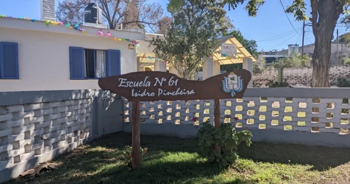 Padres de La Adela no enviacutean a clases a sus hijos por la violencia de un alumno 