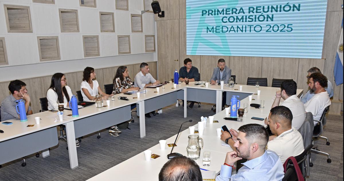 La comisión este integrada por 13 miembros del Ejecutivo y del Poder Legislativo