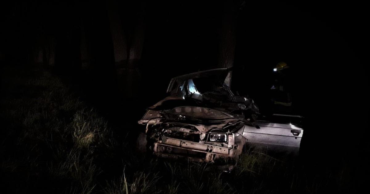 El Renault 9 embestido en la ruta 5 en el kilómetro 597