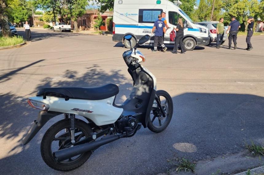 El conductor de la moto sufrió heridas y fue trasladado al Hospital Centeno