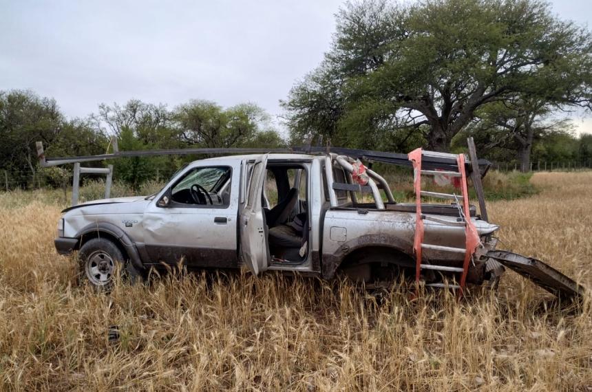 Volcoacute una camioneta de una de las empresas que cablean para Clariacuten en Santa Rosa
