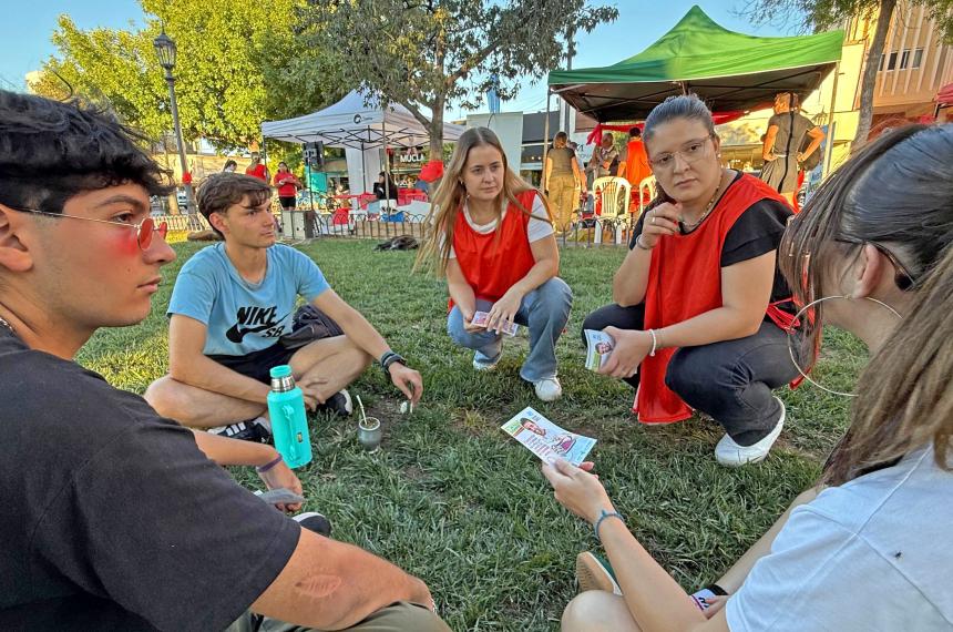 Diacutea Mundial de Respuesta al VIH- sensibilizacioacuten y fortalecimiento comunitario