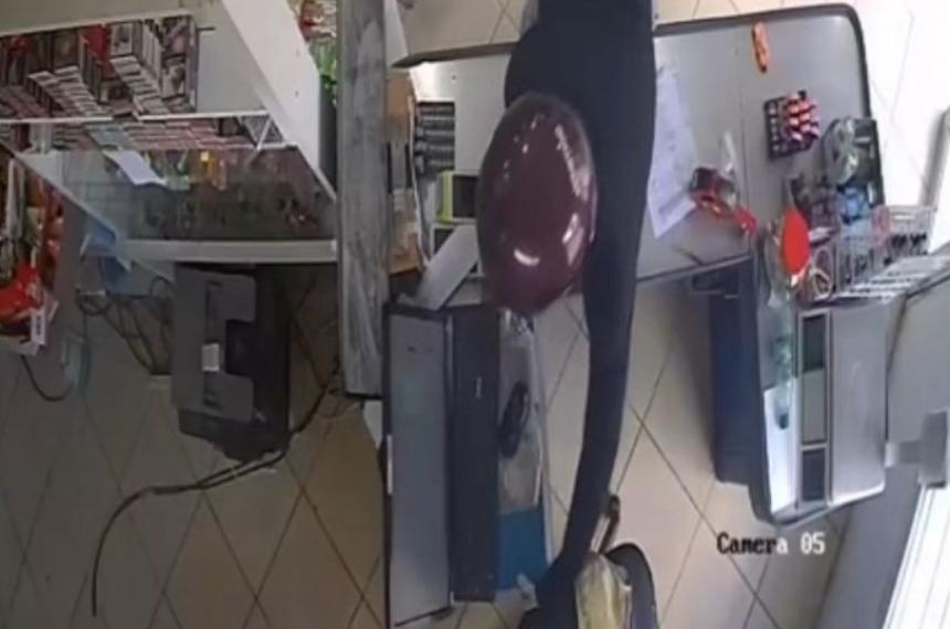 Robo express- entroacute a un supermercado y se llevoacute la caja registradora