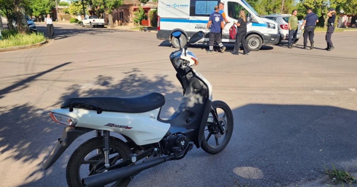 El conductor de la moto sufrió heridas y fue trasladado al Hospital Centeno
