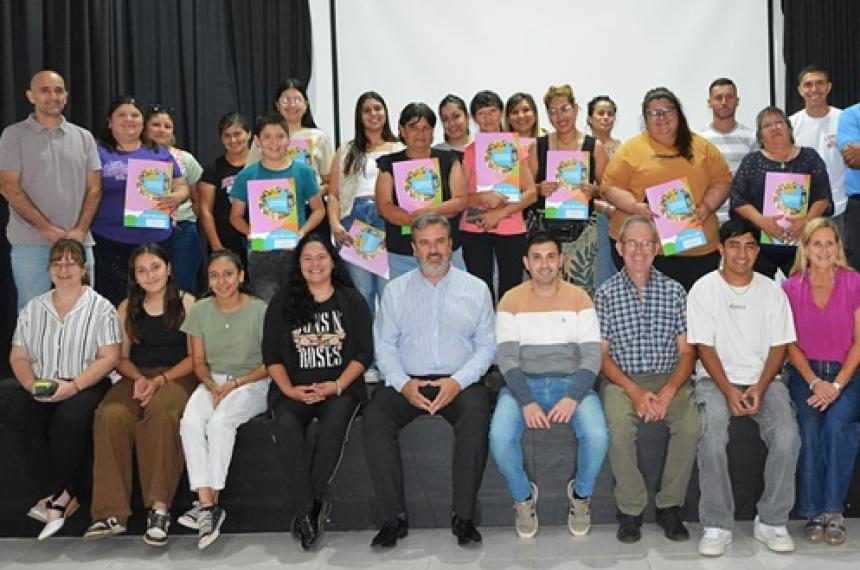 Autoridades provinciales y municipales entregaron los créditos en Rancul