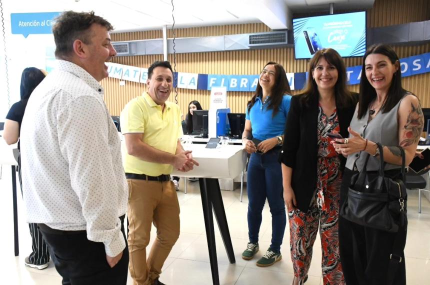 Montes de Oca acompantildeoacute una inauguracioacuten en Movistar