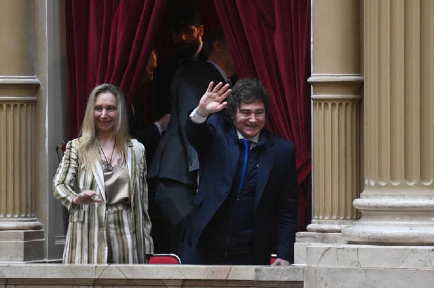 El Presidente Javier Milei y su hermana Karina en un tono de festejo de la primera minoría en Diputados