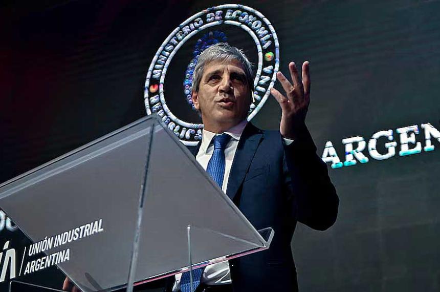 El ministro de Economía Luis Caputo confirmó que estn negociando con bancos internacionales un préstamo entre USD 7000 y USD 8000 millones