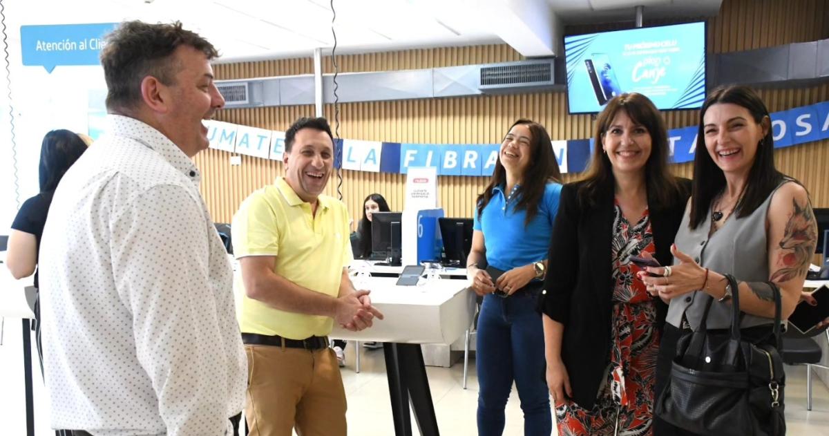 Montes de Oca acompantildeoacute una inauguracioacuten en Movistar