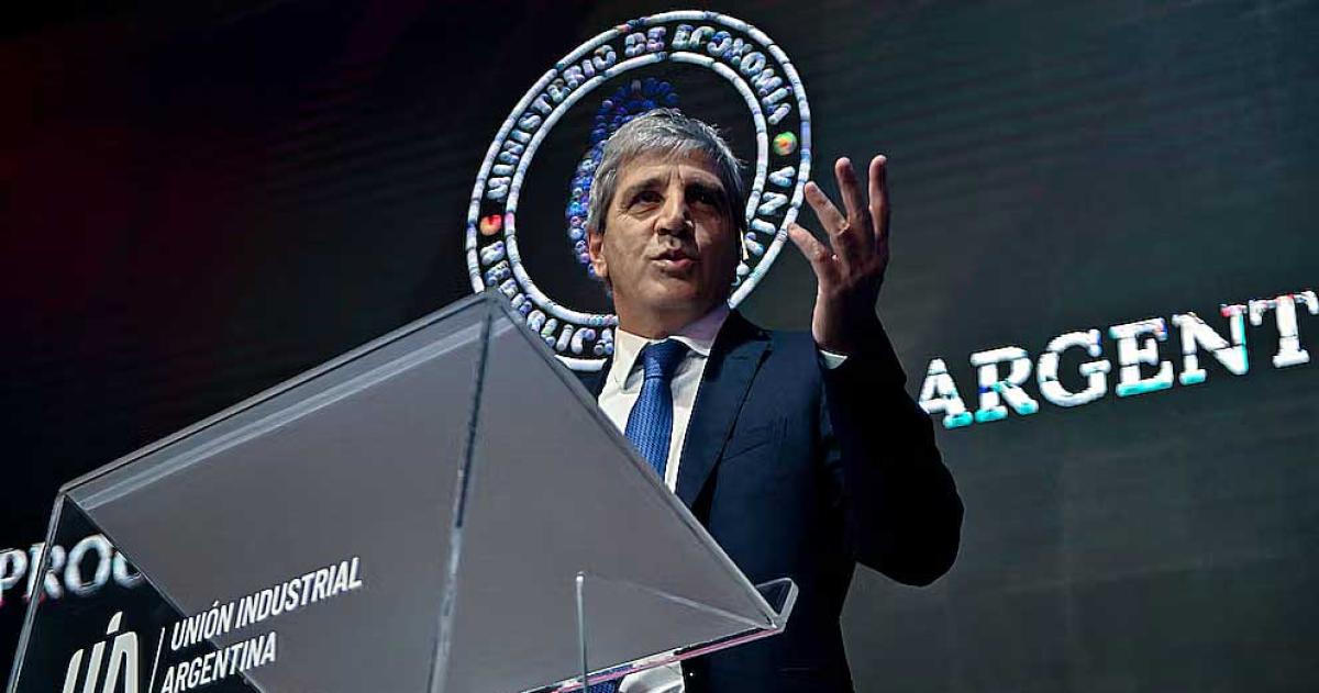 El ministro de Economía Luis Caputo confirmó que estn negociando con bancos internacionales un préstamo entre USD 7000 y USD 8000 millones