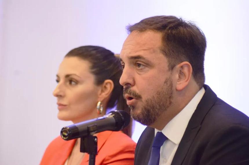 El intendente di Npoli y su vice Montes de Oca