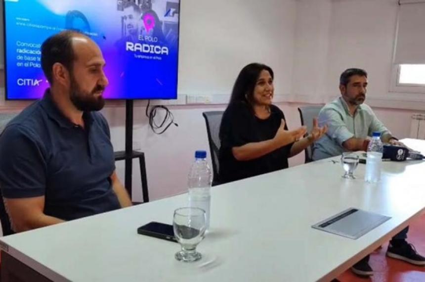 Verónica Duarte directora de CITIA  Fernando Stachiotti director de Gobierno y Santiago Ceberio gerente de Incubación encabezaron la conferencia de prensa