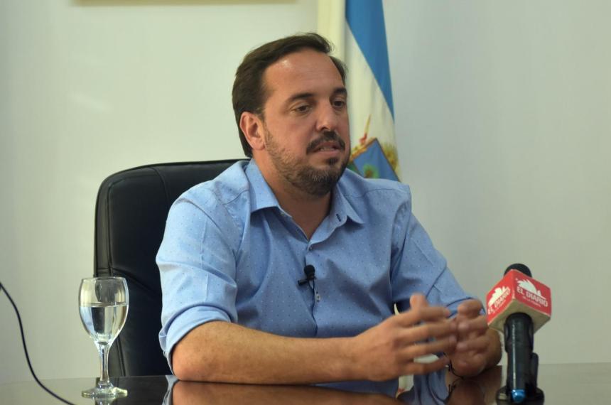 Di Naacutepoli reafirmoacute que el municipio quitaraacute los postes sin autorizacioacuten