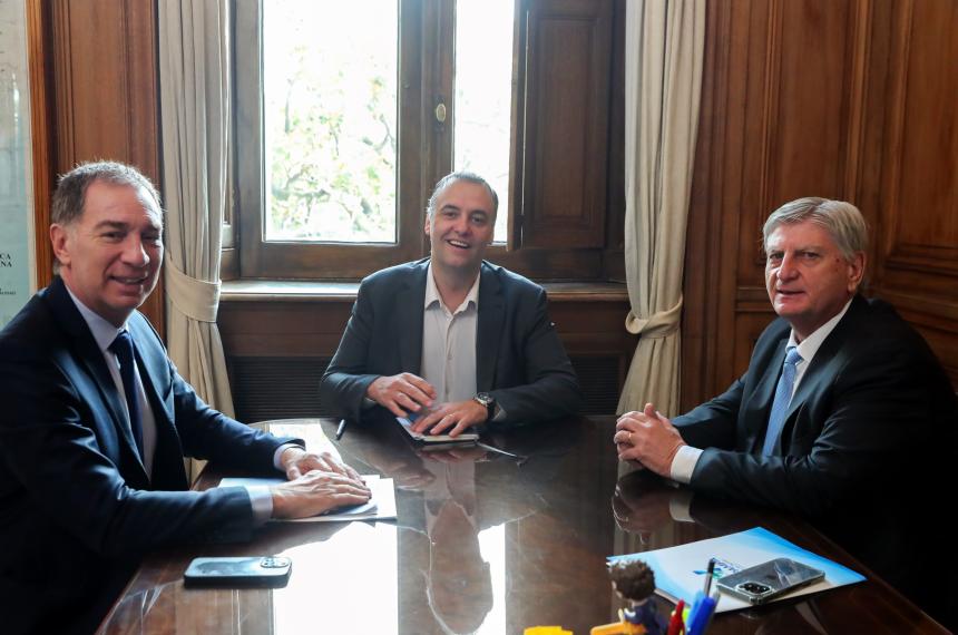 Ziliotto reunido en Santilli y Adorni