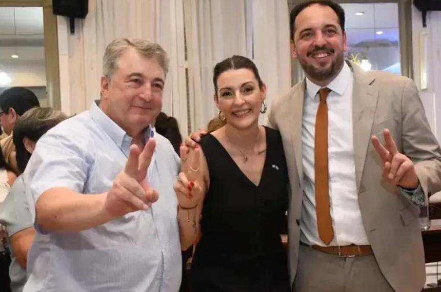 Los Montes de Oca padre e hija junto al intendente Luciano di Npoli