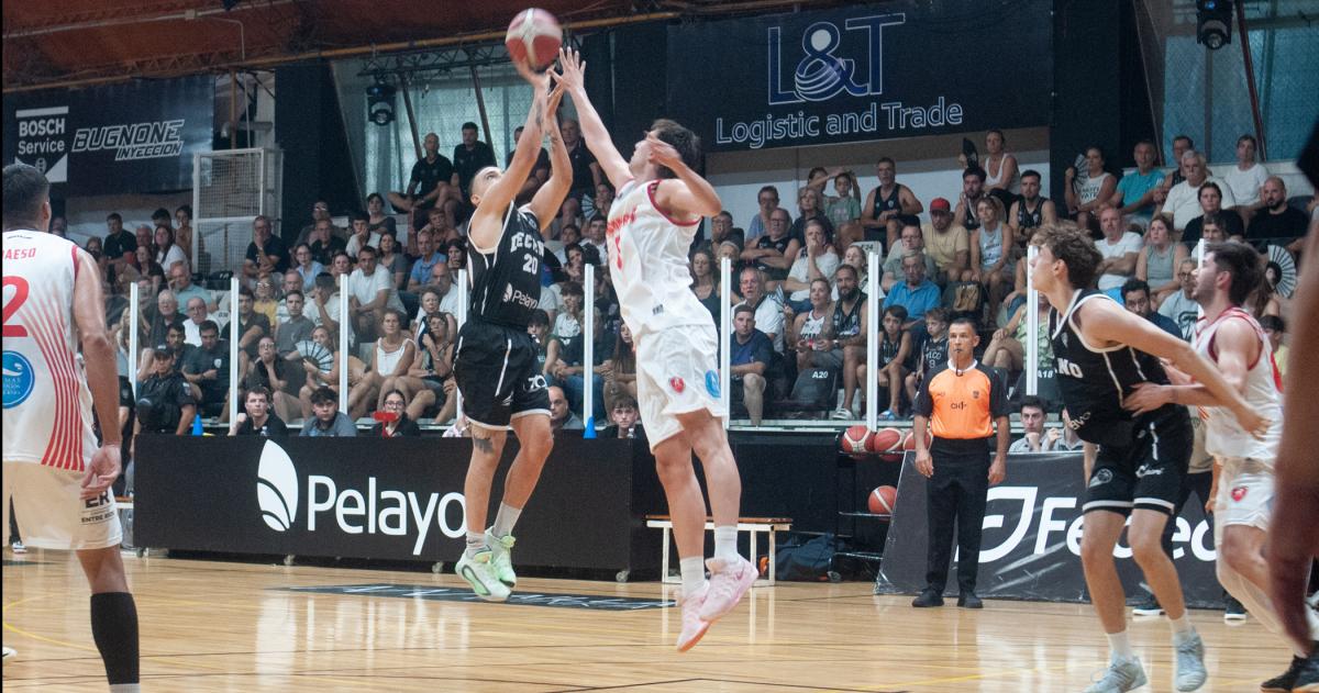 El encuentro tuvo un desarrollo equilibrado en la primera mitad