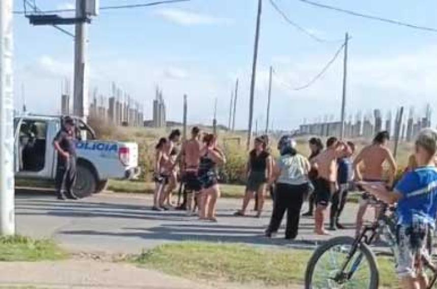 Un motociclista lesionado por un choque con un patrullero- iquestcorriacutean picada