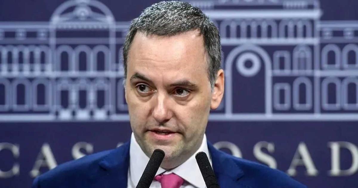 El jefe de Gabinete Manuel Adorni repasó en conferencia de prensa la gestión del gobierno y apuntó contra el gobernador bonaerense