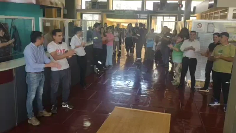 Batucada y asamblea en Casa de Gobierno contra la reforma laboral