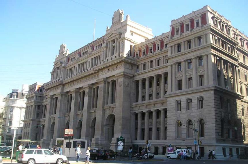 La medida apunta a enfrentar lo que el Gobierno cataloga como industria del juicio