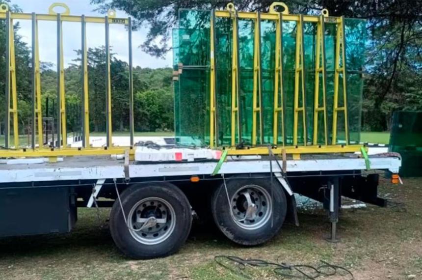 Tragedia en Coacuterdoba- un joven murioacute aplastado por placas de vidrio templado