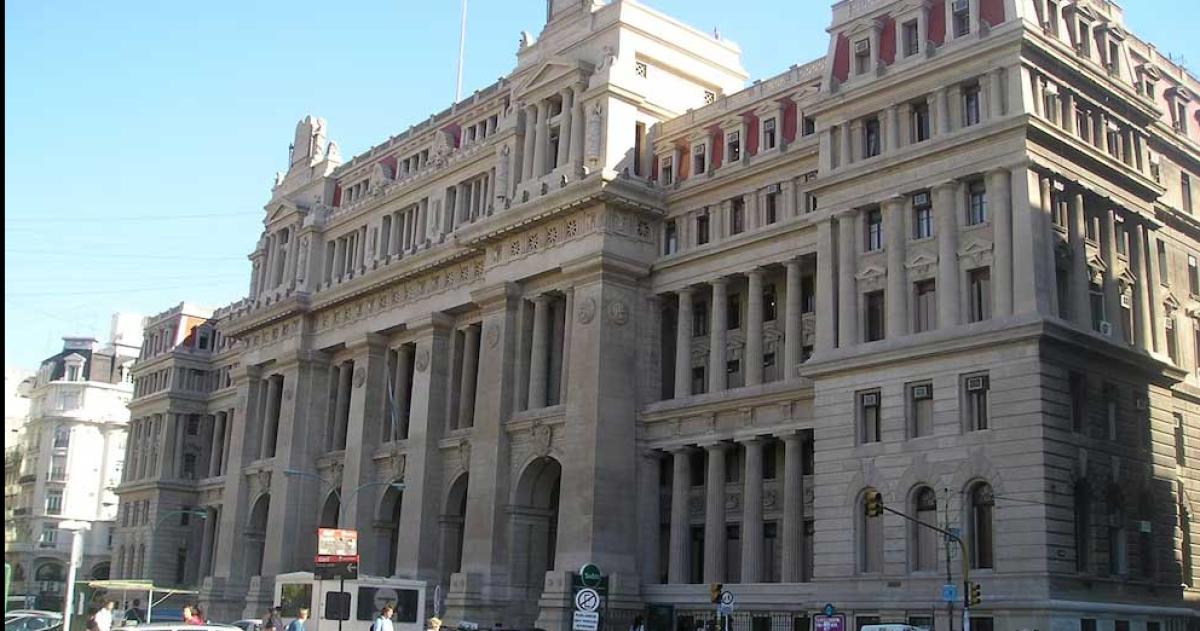 La medida apunta a enfrentar lo que el Gobierno cataloga como industria del juicio