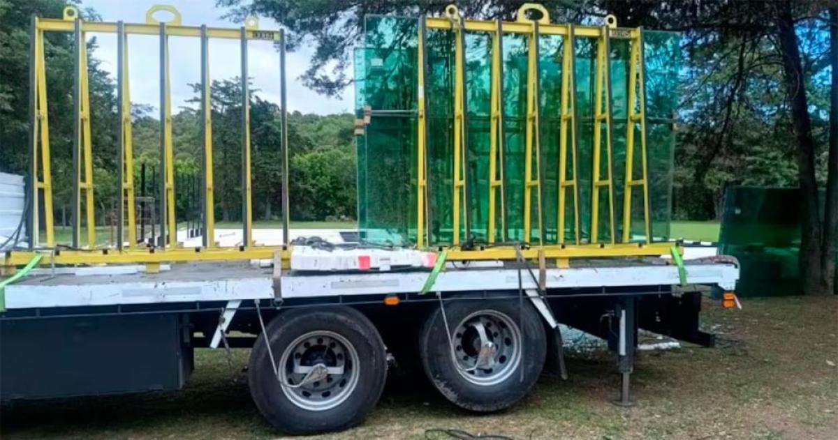 Tragedia en Coacuterdoba- un joven murioacute aplastado por placas de vidrio templado