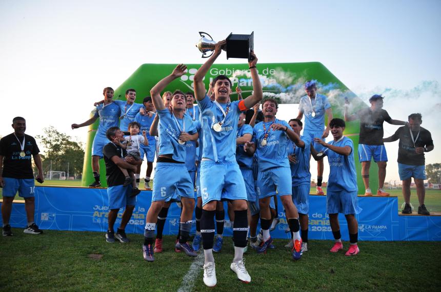 Diacutea de gloria para el fuacutetbol pampeano
