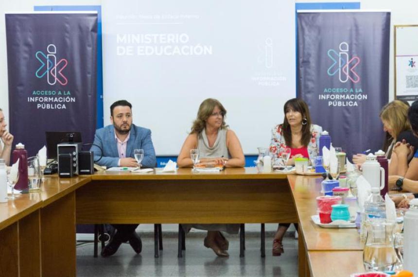 Educacioacuten promete fortalecer la transparencia informativa