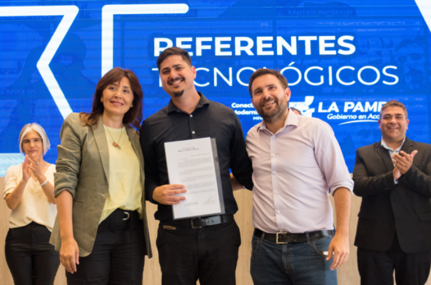 Reconocen a referentes tecnoloacutegicos