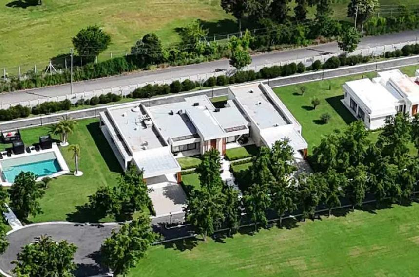 La mansión allanada