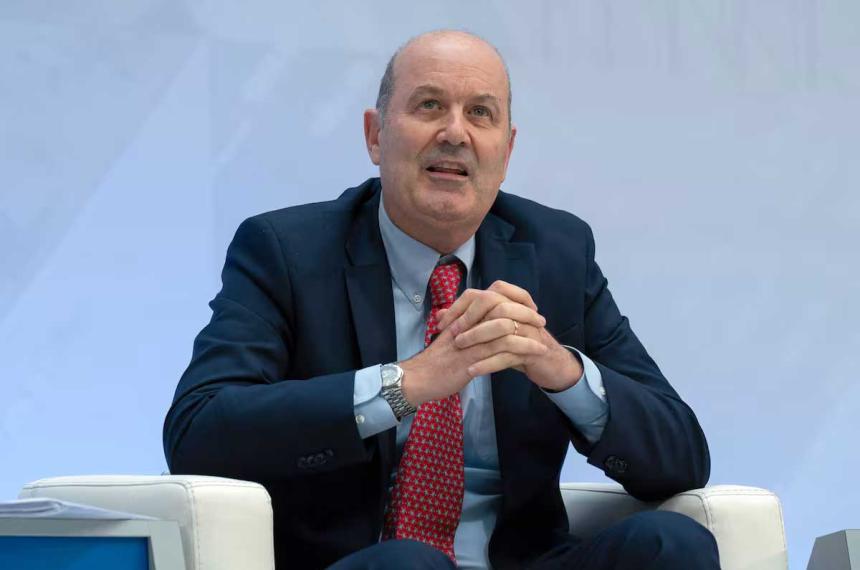 Sturzenegger defendió la reforma laboral