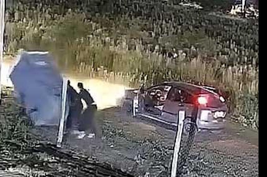 El acto fue captado por las cmaras ubicadas cerca del lugar