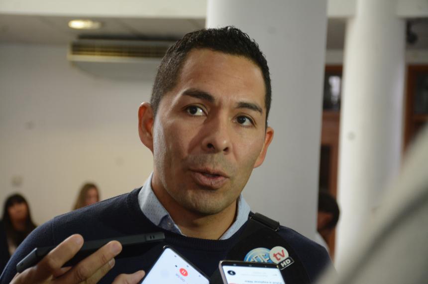 Leonel Monsalve afirmó que la diputada veinticinqueña prioriza lo político y no la pertenencia a 25 de Mayo