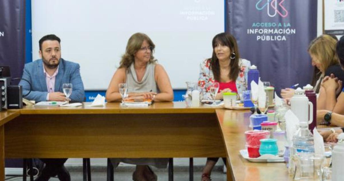 Educacioacuten promete fortalecer la transparencia informativa