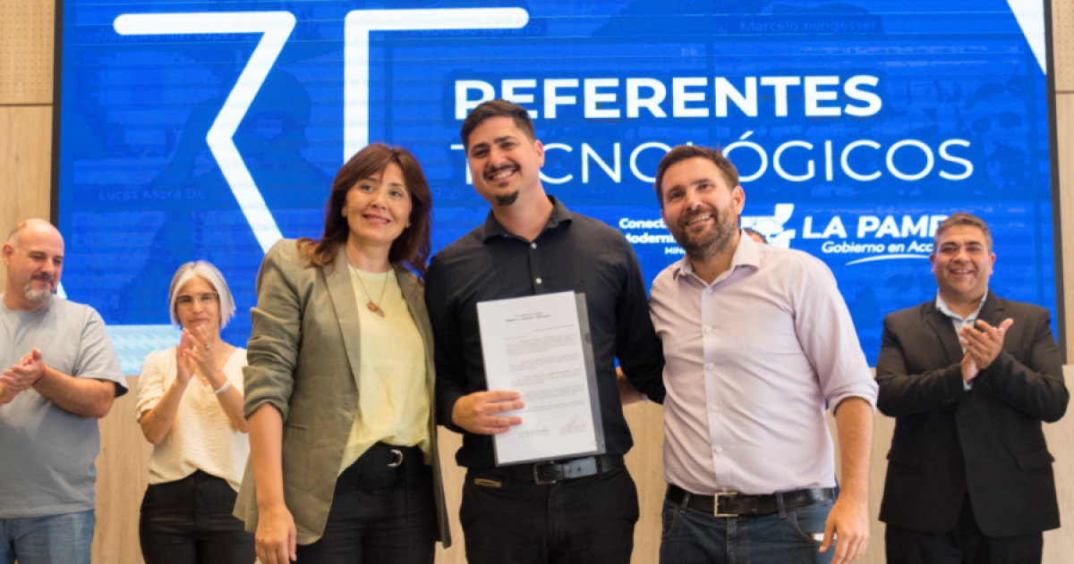 Reconocen a referentes tecnoloacutegicos