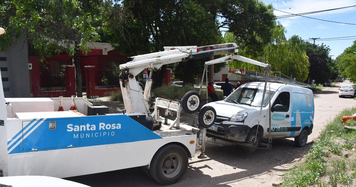 Una camioneta de Movistar secuestrada en noviembre por recambiar postes sin autorización
