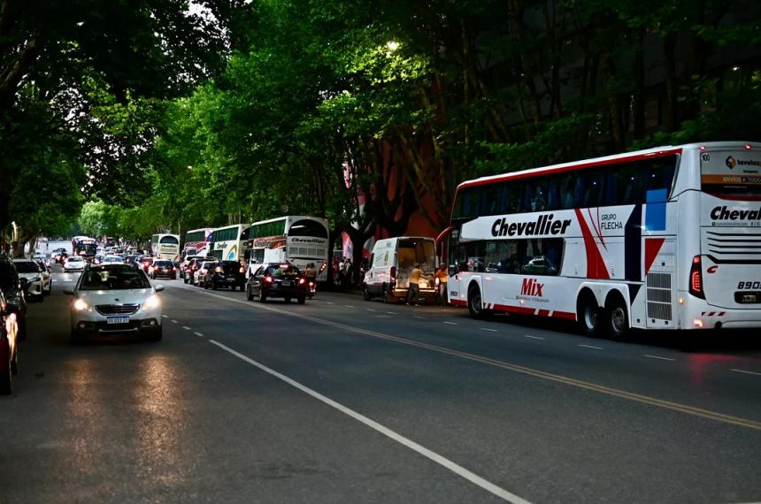 Los micros viajaban a Santiago del Estero desde La Plata