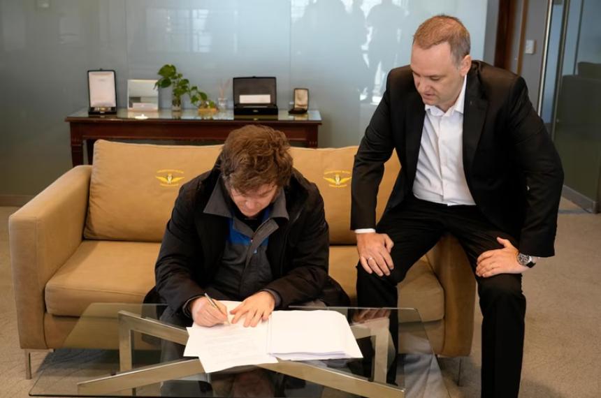 El presidente Milei firmó el proyecto de Reforma Laboral apenas regresó de Oslo