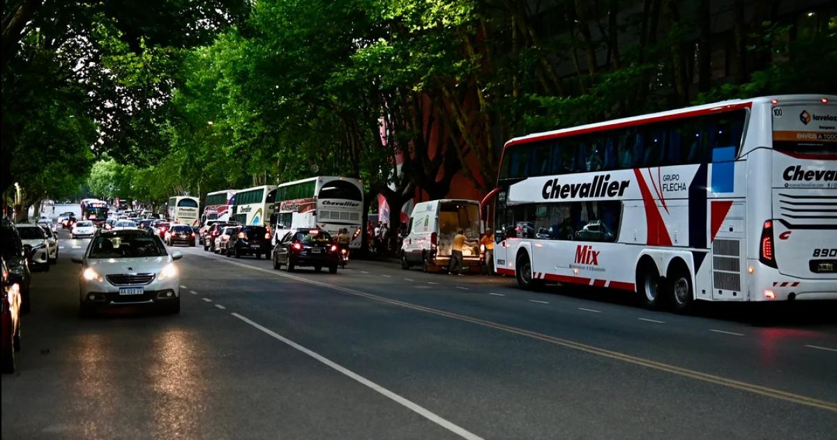 Los micros viajaban a Santiago del Estero desde La Plata