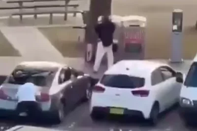 Heacuteroe civil desarmoacute a un terrorista en pleno ataque antisemita en Australia