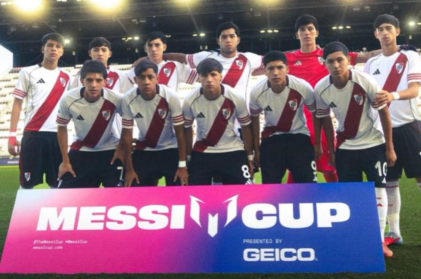 Sayago (8) fue uno de los pilares del Millonario