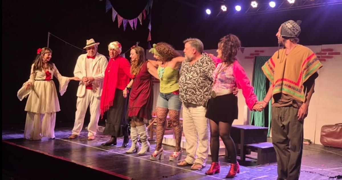El grupo de treatro realizó dos obras en el festejo
