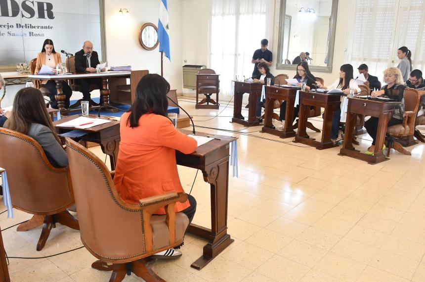 La sesión especial se desarrolló desde las 11 de la mañana