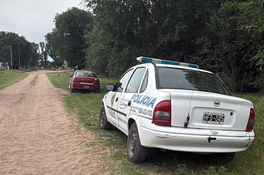 El auto robado fue abandonado en la calle 25 de Victorica