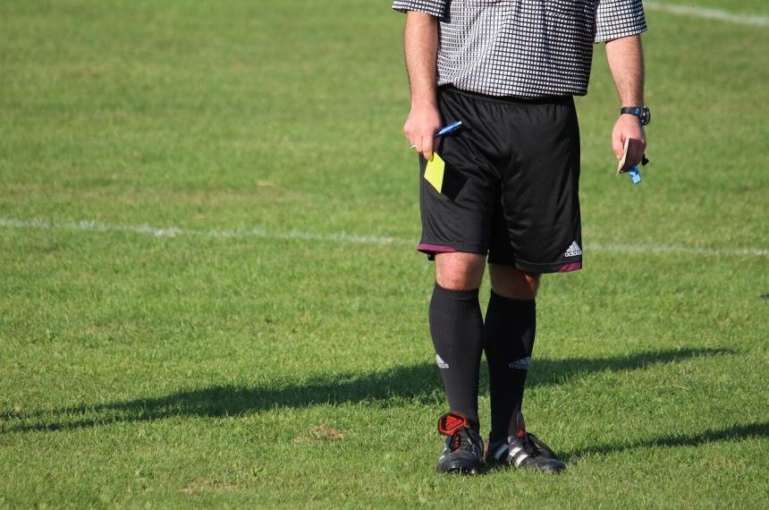 Un �rbitro suspendió un partido decisivo por los reclamos hostiles del padre de un joven futbolista