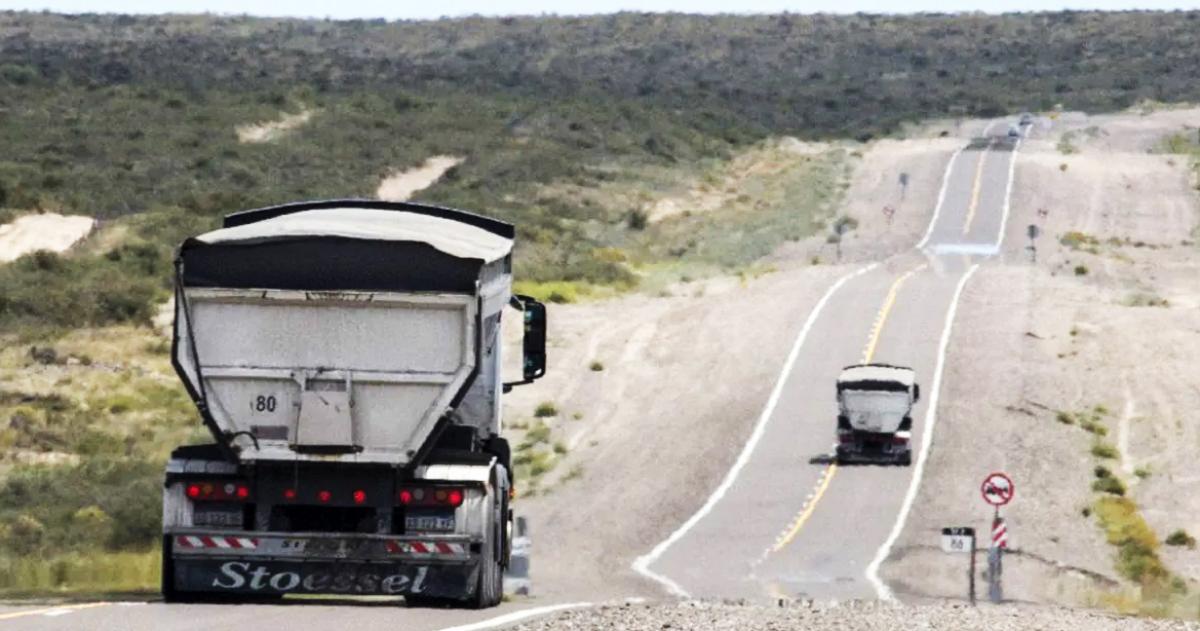 Deterioro de las rutas provinciales por el paso de camiones a Vaca Muerta