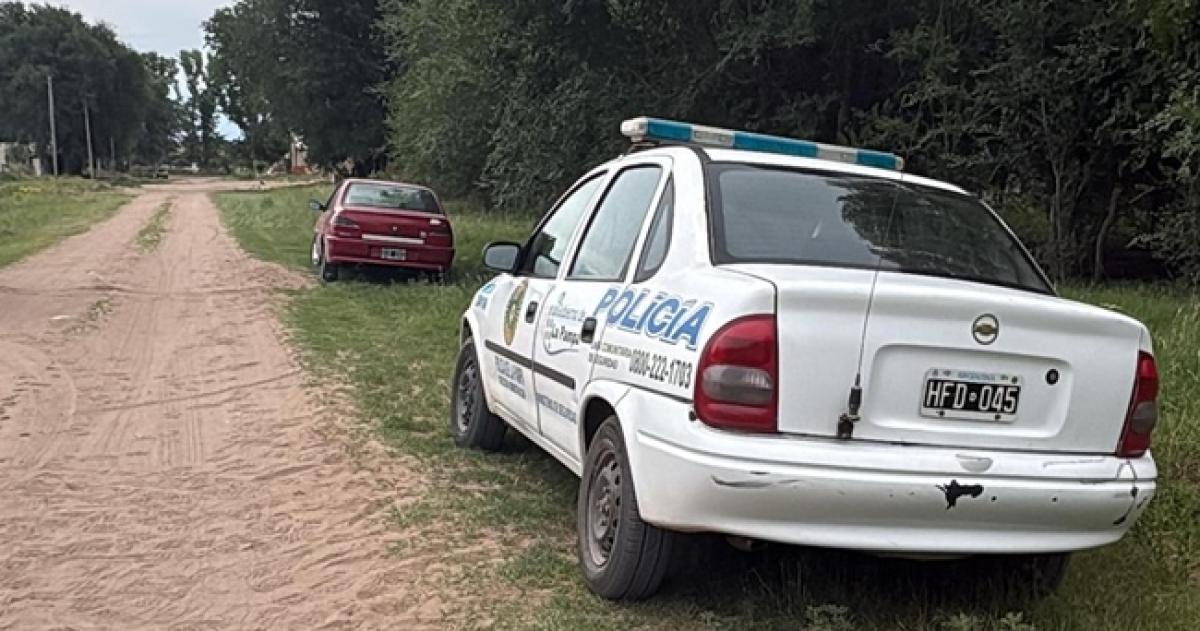 El auto robado fue abandonado en la calle 25 de Victorica