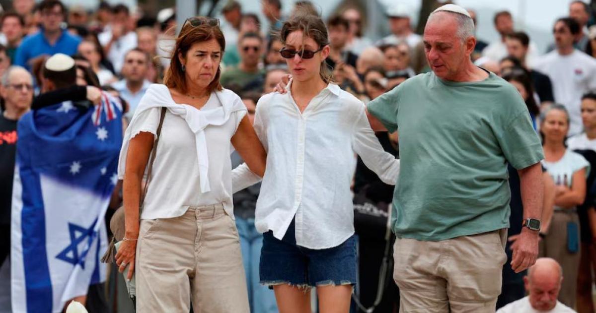 Conmocioacuten en Siacutedney- duelo y silencio en Bondi tras el atentado terrorista que dejoacute 15 muertos